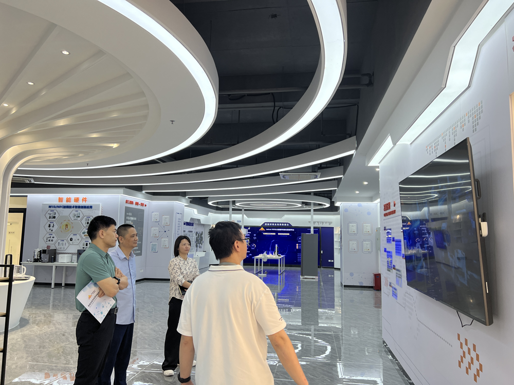 民建中山市委会副主委蔡先全莅临欧宝物联考察调研